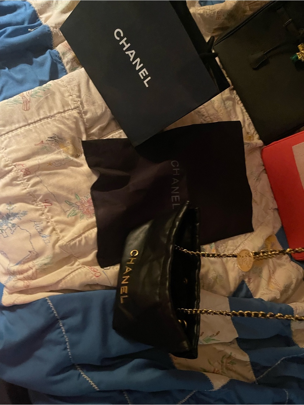 Cc gift with purchase Black Shoulder Bag with Gold Chain Logo